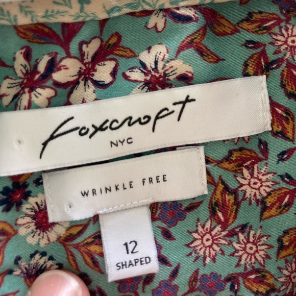 Foxcroft NYC Wrinkle Free size 12 Shaped Floral Button Down Collared Shirt - Picture 7 of 9